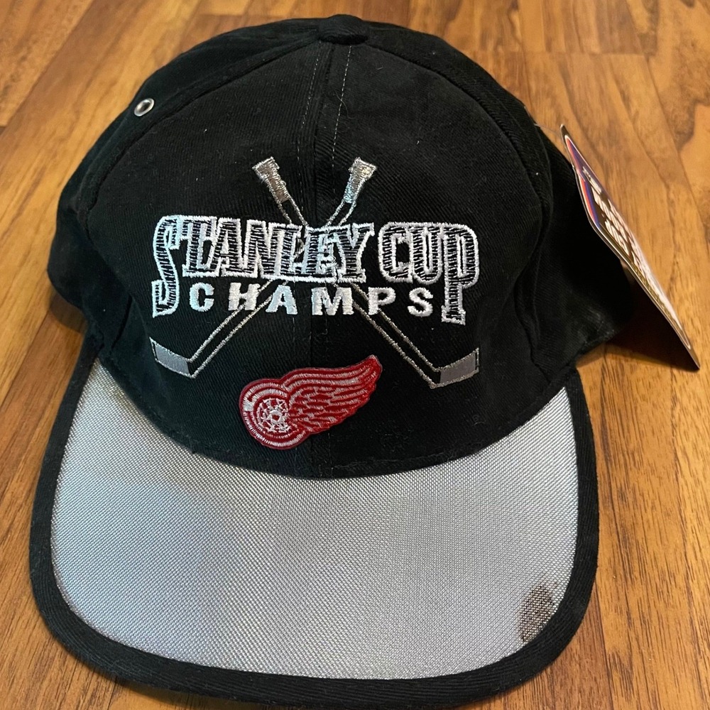 Starter Detroit Red Wings 1998 Stanley Cup Champions Hat NWT Black Silver OS NHL